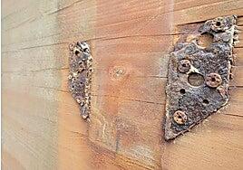 El perito concluye que la pasarela de Santander colapsó por un fallo de los herrajes, que estaban corroídos