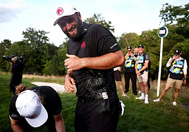 El LIV Golf, en el que juega Jon Rahm, en serio peligro de desaparición