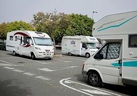 Las autocaravanas se instalan en el parking abierto de Alisios ante la falta de alternativas habitacionales