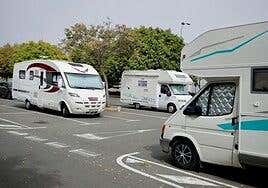 Las autocaravanas se instalan en el parking abierto de Alisios ante la falta de alternativas habitacionales