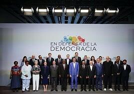 Sánchez se pone al frente de un intento de rearmar a una izquierda global en retroceso