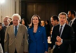 Corina Machado, arropada por Feijóo y González en Madrid entre las críticas del Gobierno