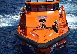 Localizan una patera en la costa de Murcia con tres fallecidos y dos supervivientes