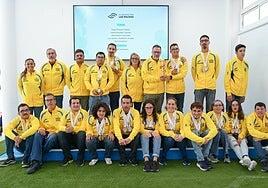 Poli Suárez reconoce al Club Natación Las Palmas tras revalidar el título nacional de natación adaptada