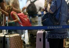 Ryanair adelantará el cierre de la facturación a una hora antes de la salida del vuelo