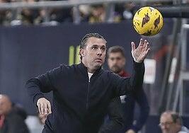 Crisis total en el Cádiz, que destituye a su entrenador en puertas de recibir a la UD