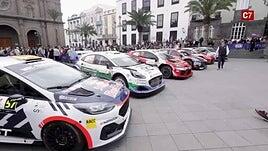 Firma de autógrafos de pilotos del Rally Islas Canarias en la Plaza de Santa Ana