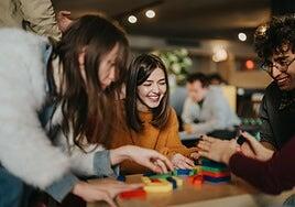 Por qué cada vez más adultos cambian el cubata por los dados