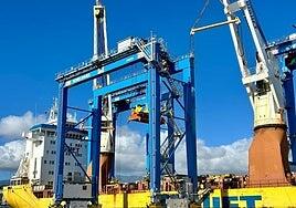Ya están en el puerto las nuevas cuatro grúas de OPCSA
