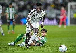 Lunin no es suficiente y Bellerín deja la Liga en bandeja al Barcelona