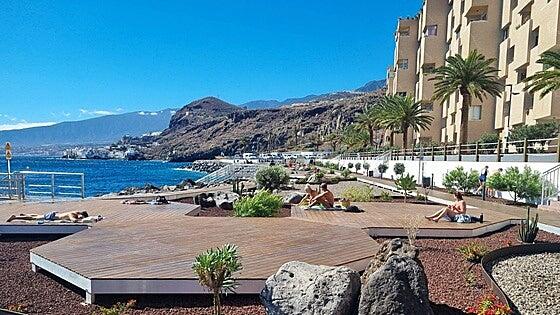 Una mujer, en estado crítico tras ser rescatada del mar en Tenerife