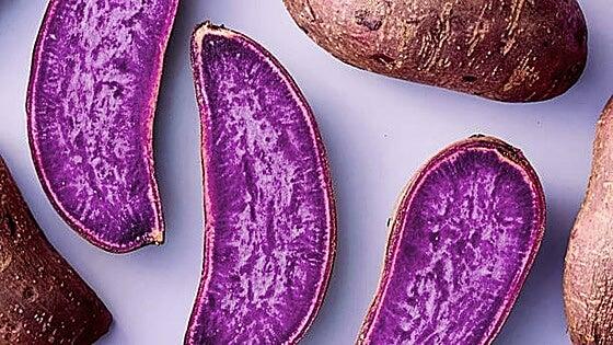 El tubérculo morado que triunfa en redes y amenaza con quitarle el puesto al matcha