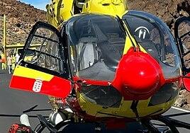 El helicóptero rescata a una una mujer que sufrió una caída mientras realizaba senderismo en Tejeda