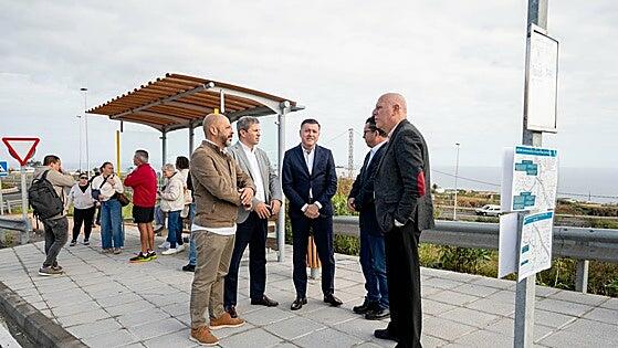 El Cabildo instala una nueva parada de guaguas en la salida de Cardones, en Arucas