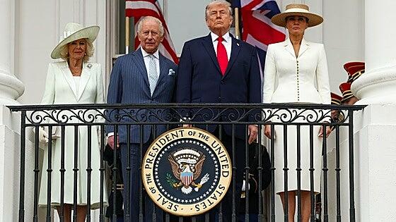 Trump recibe a Carlos III en la Casa Blanca con una marcha de casacas rojas para recordar los 250 años de independencia