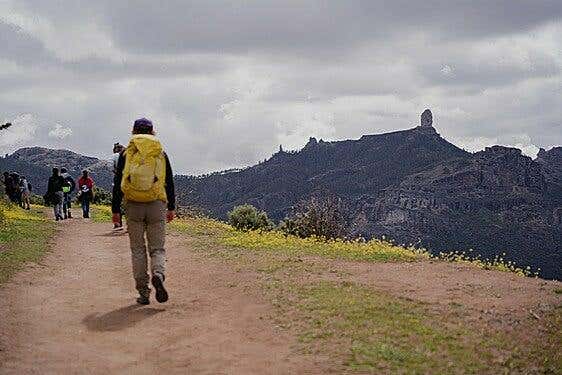 Contramapas inicia su pateo de casi 600 kilómetros por el sendero que une Canarias