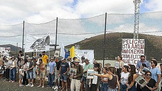 Vecinos de Masdache lamentan la instalación definitiva de la antena