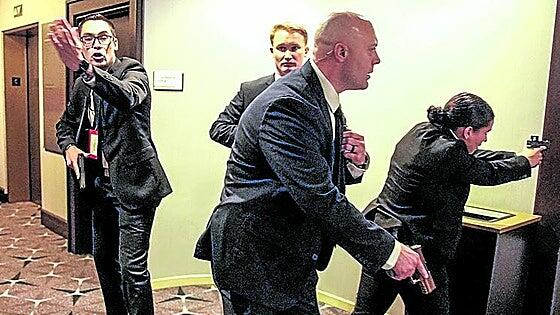 Disparos en el Hilton, dudas en la red: cómo un atentado real se convirtió en una conspiración en minutos