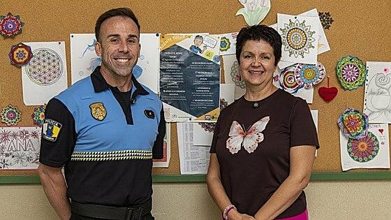 Un policía de confianza para ayudar a escolares y docentes: «No estamos en las aulas como autoridad»