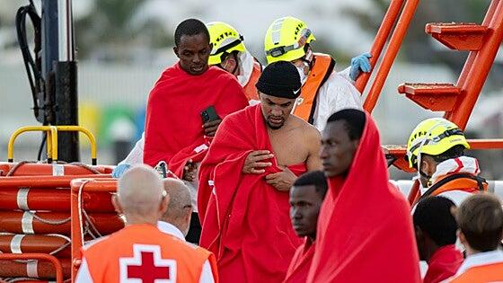Rescatadas 40 personas de una neumática localizada al sur de Fuerteventura