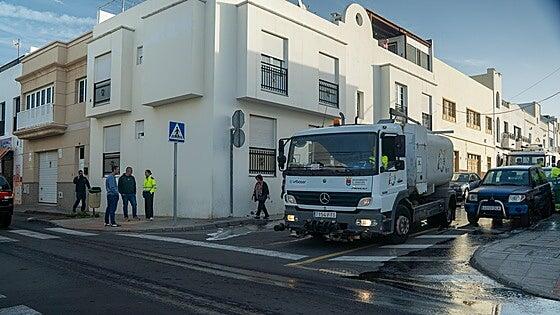 El Plan Integral de Limpieza de Arrecife llega al barrio de Maneje