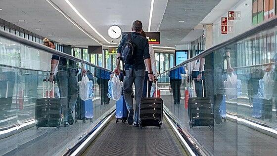 España resiste la crisis del queroseno mientras las aerolíneas recortan dos millones de asientos