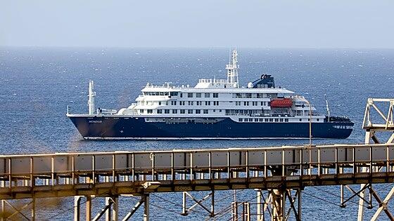 El crucero con el brote de hantavirus atracará en Canarias donde serán atendidos los pasajeros