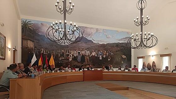 Nueva bronca en Santa Lucía en un pleno extraordinario con la advertencia de llevar al alcalde a la Fiscalía