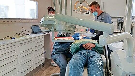 Una clínica dental sobre ruedas para  los pueblos de la España vaciada