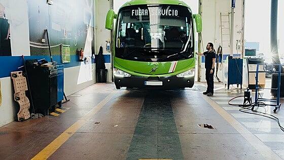 Los autobuses son los vehículos con más defectos graves en la ITV