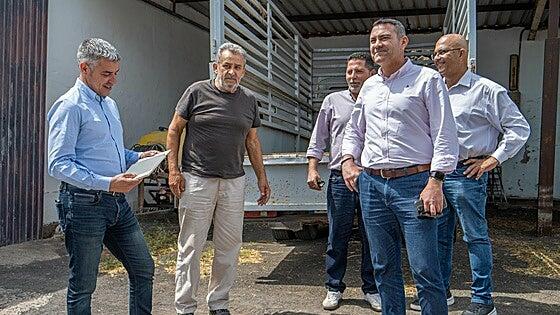 El Gobierno de Canarias entrega la acreditación de legalización a dos explotaciones ganaderas en Lanzarote