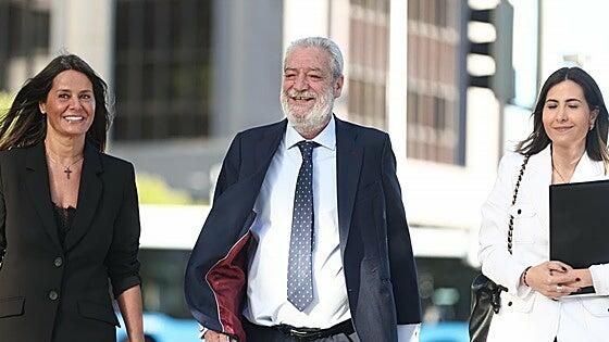 Miguel Ángel Rodríguez asegura que el novio de Ayuso le pasó la foto de los periodistas