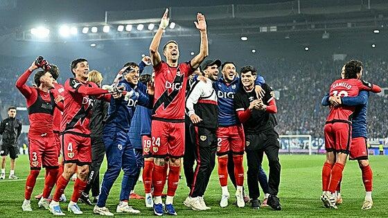 El Rayo, héroe nacional, otorga la quinta plaza de Champions al fútbol español