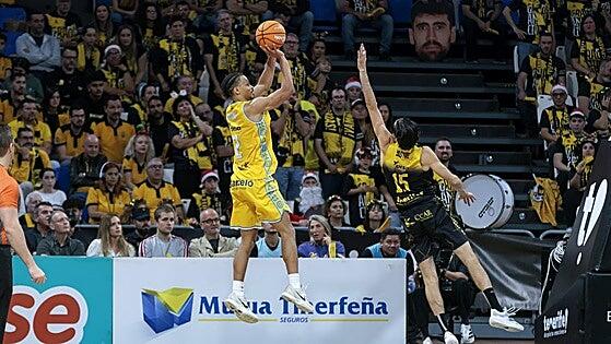 El Dreamland Gran Canaria afrontará el derbi empatado en la zona de descenso