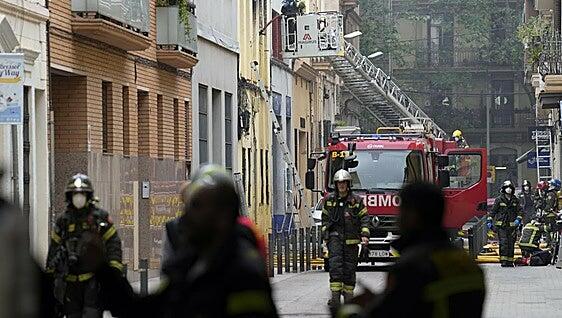 Un herido grave tras la explosión de una bombona de butano en Barcelona