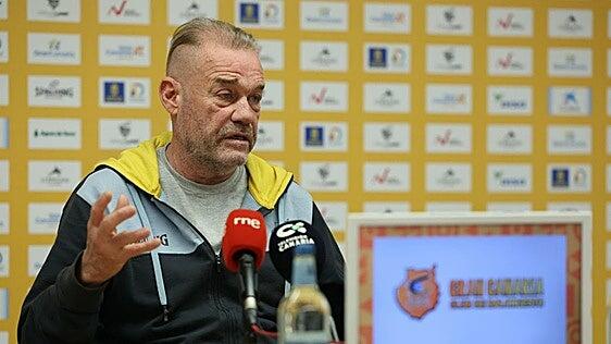 El entrenador del Granca, Néstor García, analiza el derbi canario de baloncesto