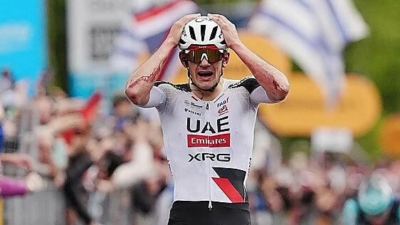 Sangre, sudor, lágrimas y victoria para el navarro Igor Arrieta en la etapa que cambia el Giro
