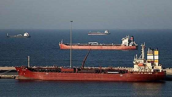 La OPEP se queda sin colchón: la capacidad de reserva de petróleo se reduce a mínimos frente a las pérdidas anuales