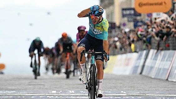 Ballerini, el sprinter que mejor evita el peligro en Nápoles