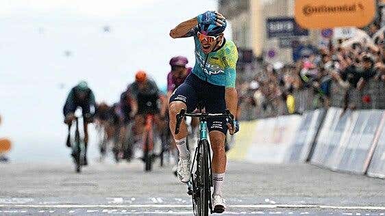 Ballerini, el sprinter que mejor evita el peligro en Nápoles
