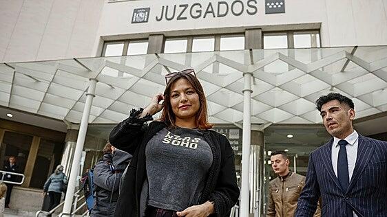 Mouliaá vuelve a denunciar a Errejón y revela que la Policía intervino su tienda de cannabis