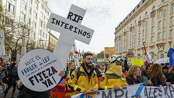 Los interinos vuelven a denunciar su situación de abuso ante Bruselas