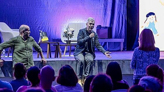 La Feria del Libro de Mogán cierra su edición de 2026 con Juan Gómez-Jurado y Albert Espinosa como protagonistas