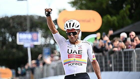 El Lagarto Narváez disfruta en su hábitat y Eulálio honra la maglia rosa