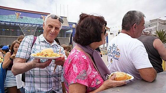 5.000 personas despiden las fiestas de El Tablero alrededor de la Gran Paella