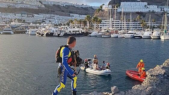 Dos personas rescatadas tras hundirse su zodiac en el sur de Gran Canaria