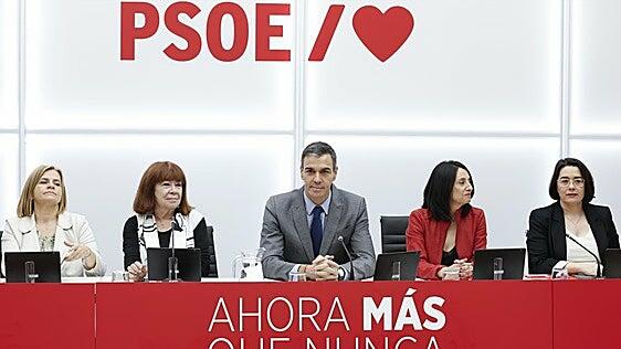 El PSOE encapsula el revés en Andalucía y alega que Sánchez mejorará resultados
