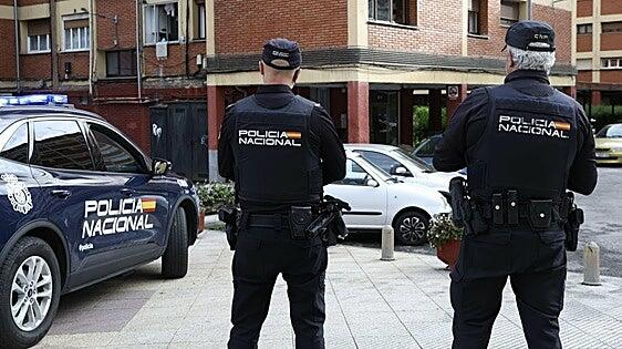 Doble crimen en Oviedo: mata a puñaladas a su hermana y su cuñado en la vivienda que compartían