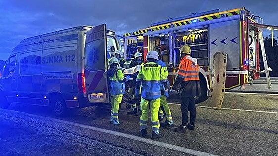 Muere un conductor tras incendiarse su camión de basura en Madrid en un accidente en la A-3