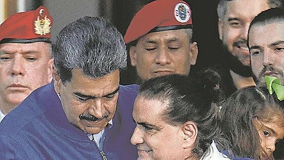 La imputación pone a Zapatero en el punto de mira de EE UU por su vínculo con el testaferro de Maduro